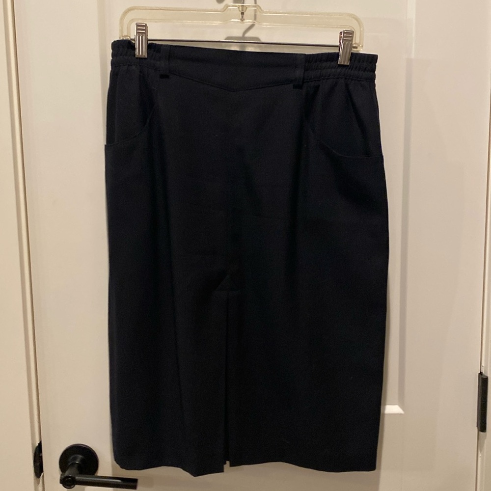 Hauber Sporting Life Ladies Skirt.  Size 12.‎  Black.  Front Pockets.
